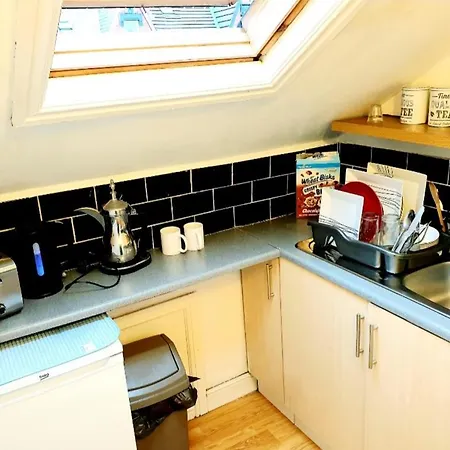 Victorian Double Room, Leeds Homestay